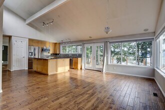 2180 Aurora Ct in Oak Harbor, WA - Building Photo - Building Photo