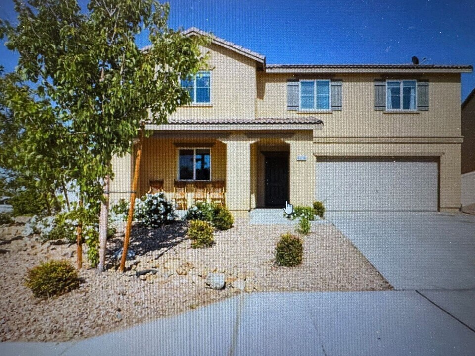 43256 Carol Dr in Lancaster, CA - Building Photo