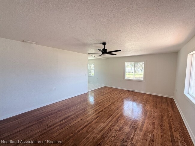 920 W Hill St in Avon Park, FL - Foto de edificio - Building Photo
