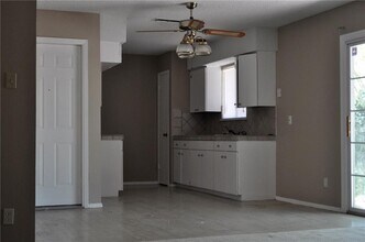 1006 Warrington Dr in Austin, TX - Building Photo - Building Photo