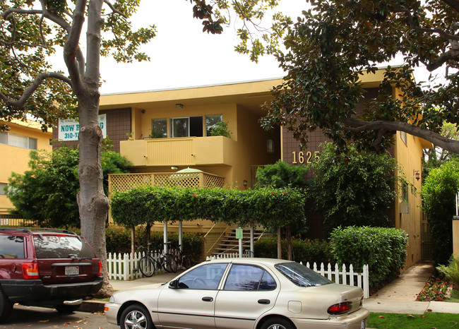 1625 Stoner Ave in Los Angeles, CA - Foto de edificio - Building Photo