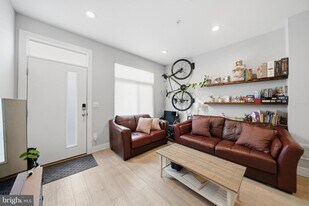 1728 Ingersoll St in Philadelphia, PA - Building Photo