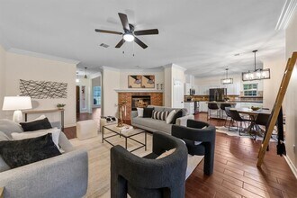 320 Woodland Oaks Trail in Buda, TX - Building Photo - Building Photo