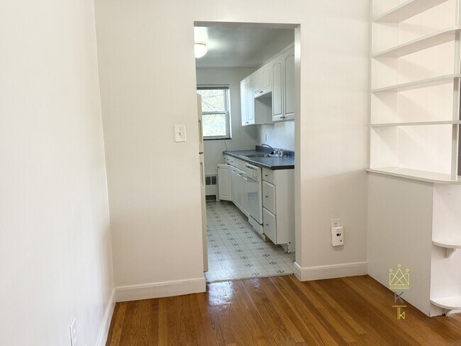 47 Broadway, Unit 10 in Arlington, MA - Building Photo - Building Photo