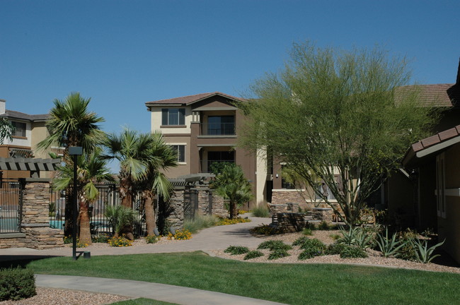 Azul at Spectrum in Gilbert, AZ - Foto de edificio - Building Photo