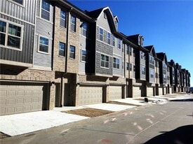 250 S Slopeside Dr in Fayetteville, AR - Building Photo