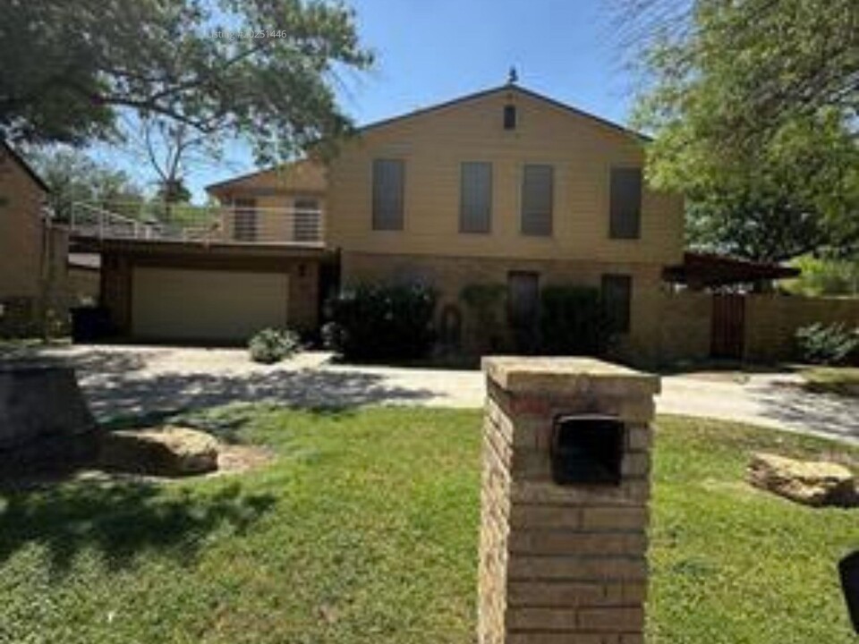 6 Quadrangle Cir in Laredo, TX - Building Photo