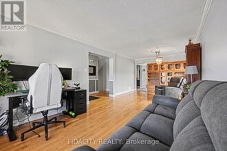 117 Beechfern Dr in Ottawa, ON - Building Photo - Building Photo
