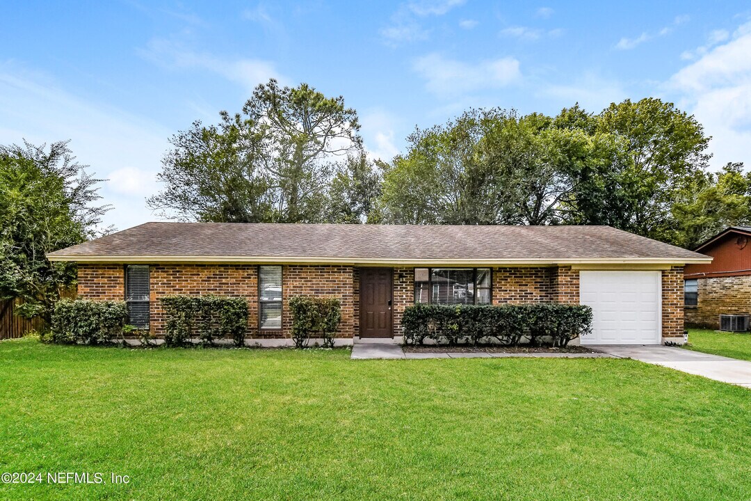 2771 Winchester Ave in Orange Park, FL - Building Photo