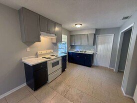 2584-2586 Chestnut Woods Dr in Lakeland, FL - Building Photo