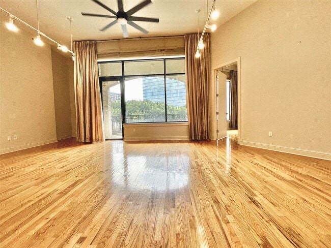 property at 5005 Hidalgo St