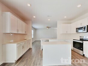 291 Hanging Elm Ln in Fuquay Varina, NC - Foto de edificio - Building Photo