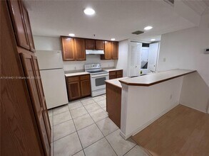 9907 Westwood Dr, Unit 16 in Tamarac, FL - Building Photo - Building Photo