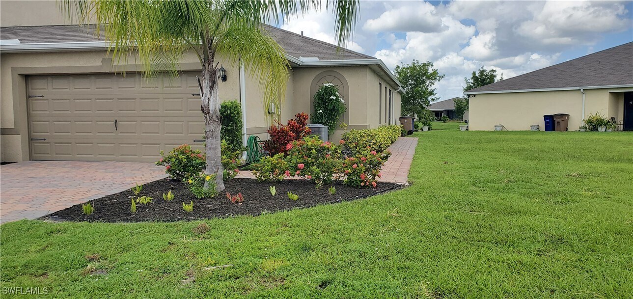 10709 Crossback Ln in Lehigh Acres, FL - Building Photo