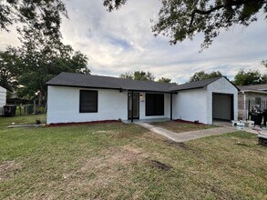 7822 Sharondale Dr in Houston, TX - Building Photo - Building Photo