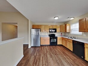 888 Hollowood Ln in Avon, IN - Foto de edificio - Building Photo