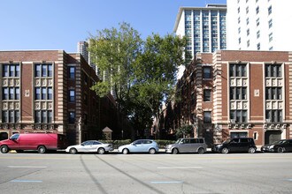 510-34 W. Addison St. in Chicago, IL - Foto de edificio - Building Photo