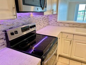 10730 NW 66th St in Doral, FL - Building Photo - Building Photo