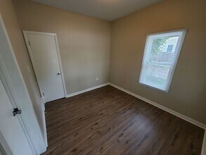 2201 Maple St in Des Moines, IA - Building Photo - Building Photo