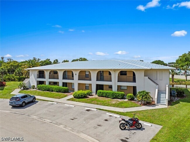 151 Cypress Way E in Naples, FL - Building Photo - Building Photo