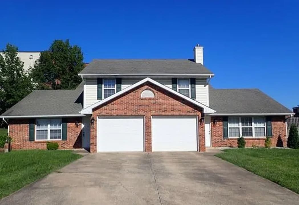 10-12-12 Yorkshire Dr in Columbia, MO - Building Photo