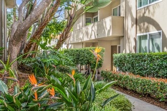 West Park Village in Los Angeles, CA - Foto de edificio - Building Photo