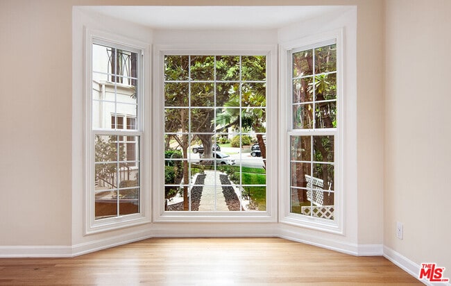 422 Smithwood Dr in Beverly Hills, CA - Building Photo - Building Photo