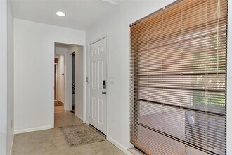 5651 Golf Pointe Dr in Sarasota, FL - Building Photo - Building Photo