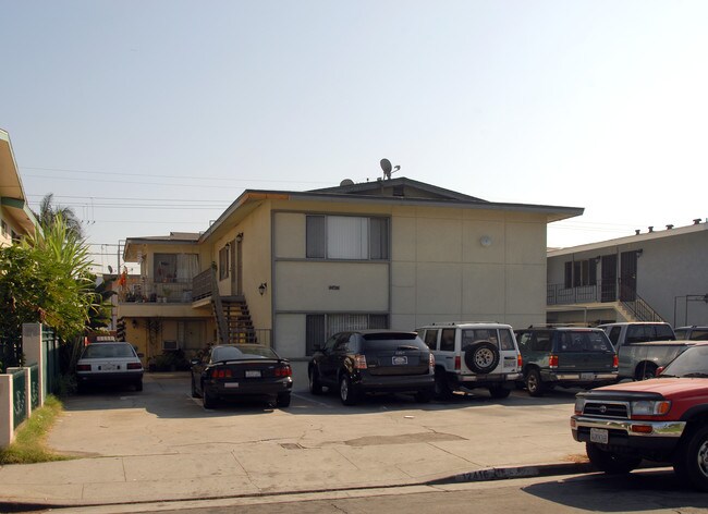 12416 Rose Ave in Downey, CA - Foto de edificio - Building Photo