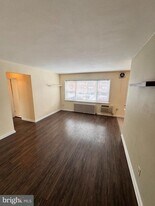 4803 Wellington Dr in Chevy Chase, MD - Building Photo
