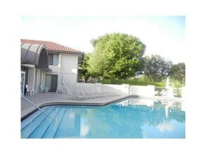 301 Club Cir in Boca Raton, FL - Building Photo - Building Photo