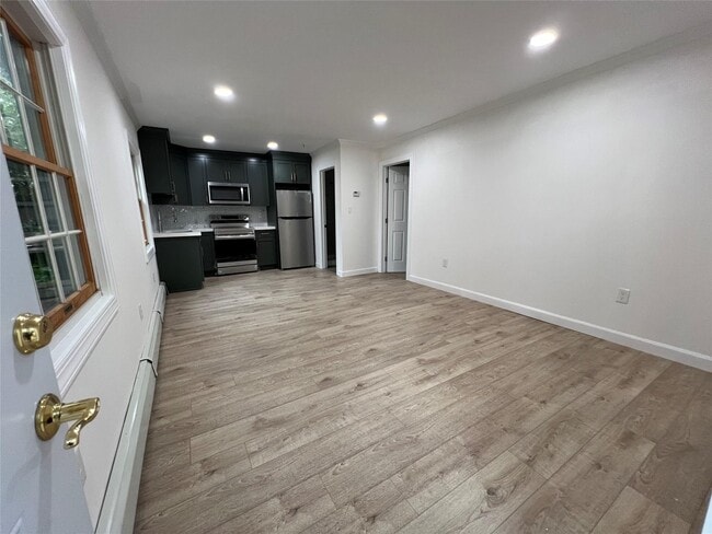 8 Washington Ave