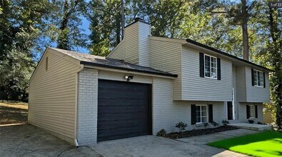 3414 Dearwood Dr SW in Lilburn, GA - Building Photo - Building Photo