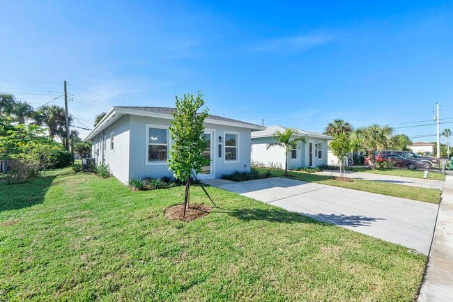 1573 W 16th St in West Palm Beach, FL - Building Photo - Building Photo