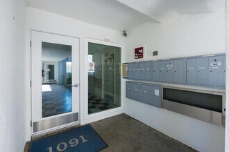 1091 Shell Blvd in Foster City, CA - Foto de edificio - Building Photo