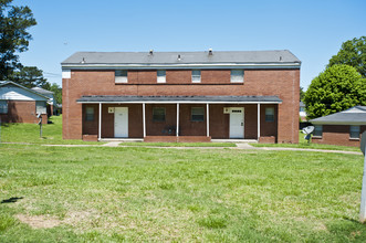 Park at Fort Gillem in Ellenwood, GA - Foto de edificio - Building Photo