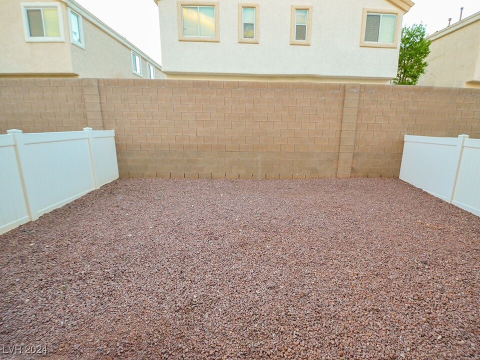 9329 Square Dance Pl in Las Vegas, NV - Building Photo