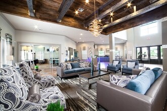 Sonterra Blue in San Antonio, TX - Foto de edificio - Building Photo