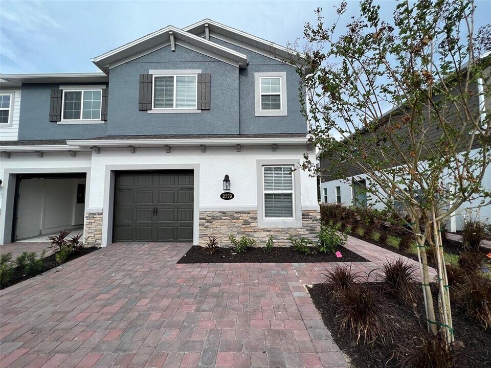 2779 Narcoossee Cmns Wy in St. Cloud, FL - Building Photo