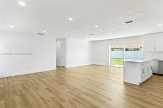 12020 SW 108th St in Miami, FL - Building Photo - Building Photo