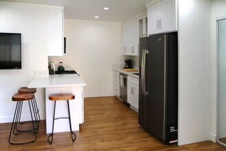 12118 Ramona Ave, Unit C in Hawthorne, CA - Building Photo - Building Photo