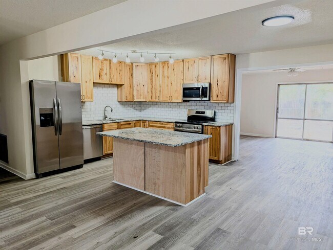 3755 Pleasant Valley Rd in Mobile, AL - Building Photo - Building Photo