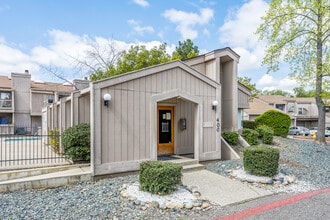 Shadowbrook Apartments in Roseville, CA - Building Photo - Building Photo