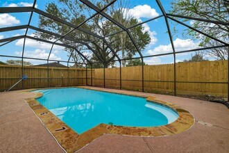 2130 Round Lake Dr in Houston, TX - Building Photo - Building Photo