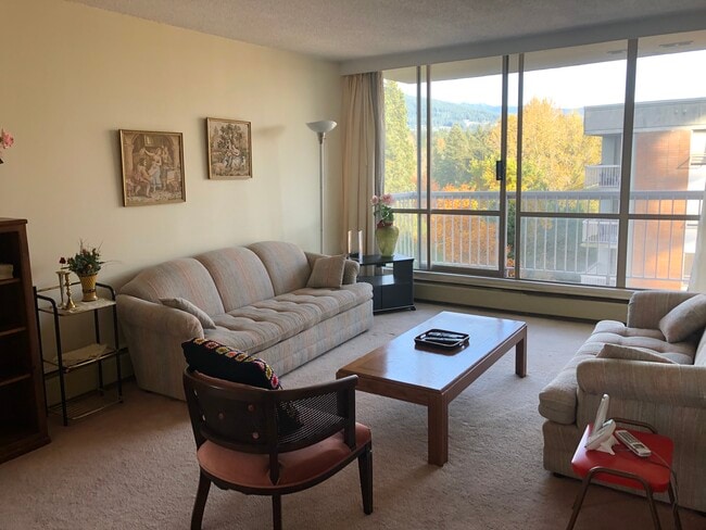 2016 Fullerton Av in North Vancouver, BC - Building Photo - Building Photo