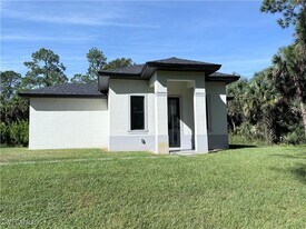 4681 18th Ave SE in Naples, FL - Building Photo