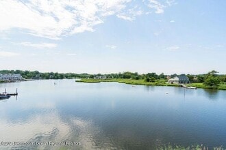 57 Bridgewaters Dr, Unit 7 in Oceanport, NJ - Foto de edificio - Building Photo