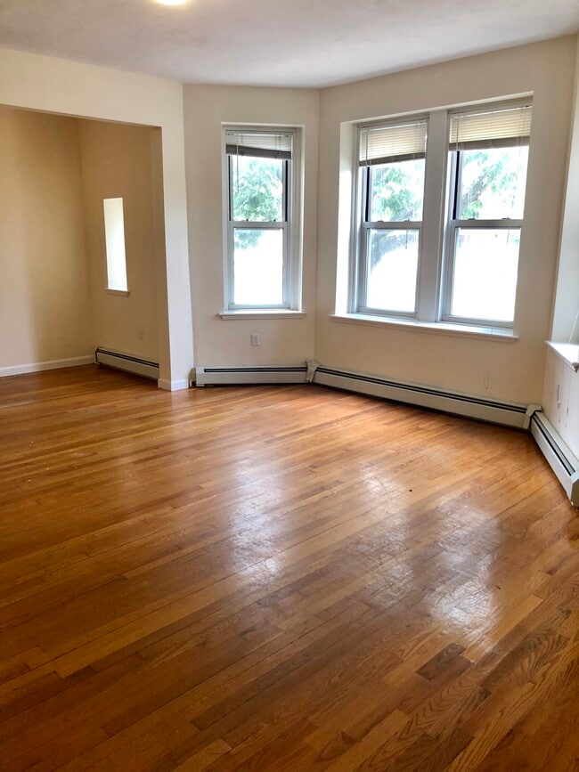1407 Beacon St, Unit 1