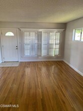 7431 Cozycroft Ave in Los Angeles, CA - Building Photo - Building Photo