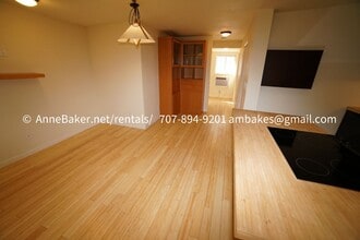 402 N Cloverdale Blvd in Cloverdale, CA - Building Photo - Building Photo